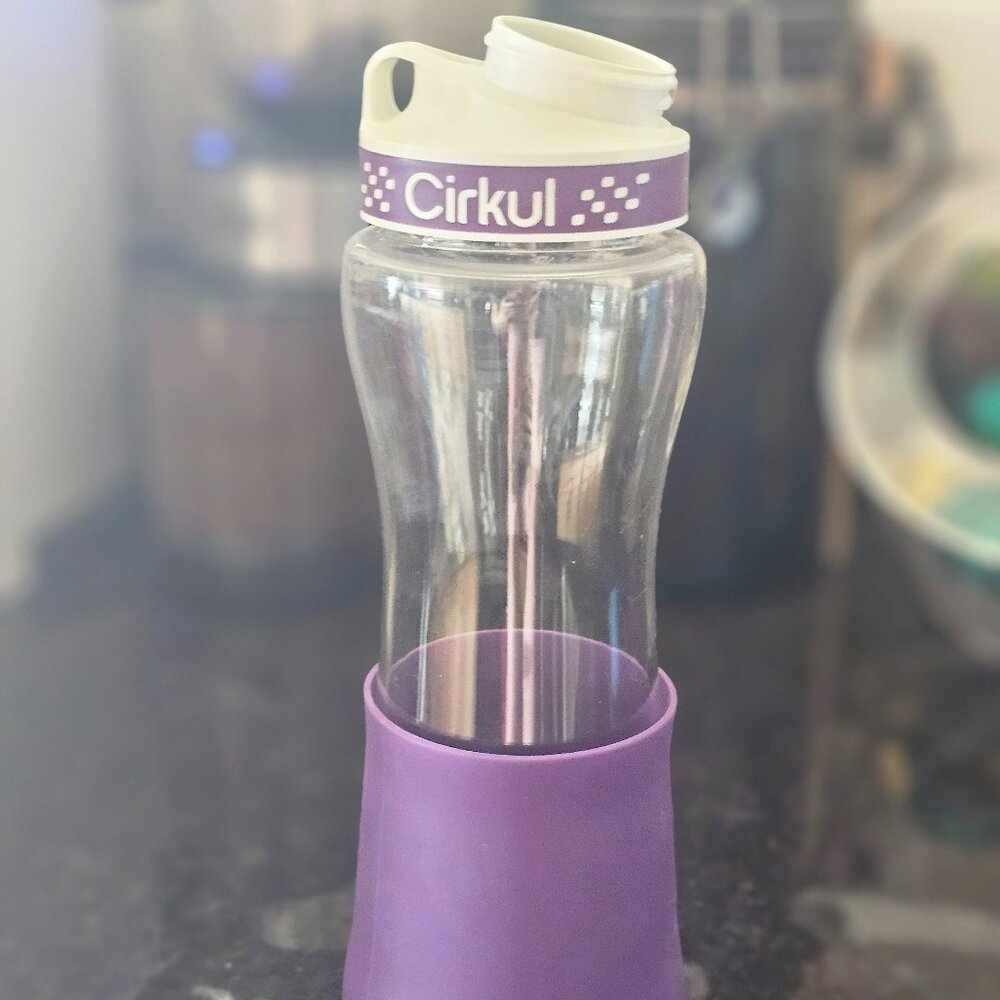 22oz. Plastic Bottle & Comfort Grip Lid with Shock Sleeve